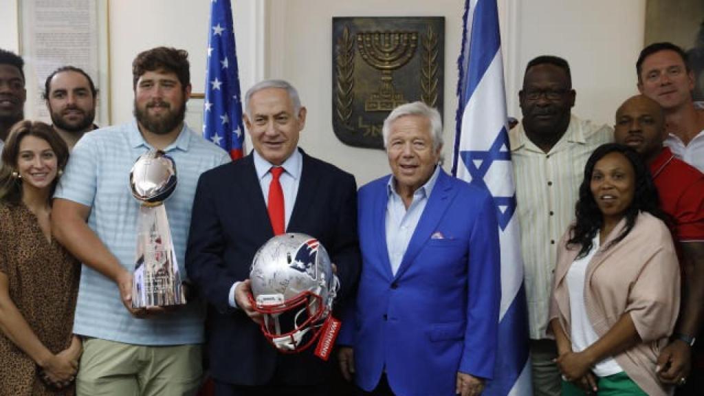 El propietario de New England Patriots, Robert Kraft, junto al presidente de Israel, Benjamin Netanyahu.