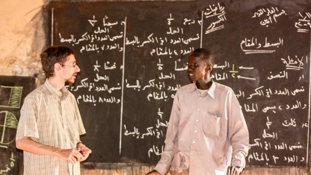 El madrileño Jorge Naranjo, en una escuela para refugiados de Sudán del Sur situada en la zona de HEttana (Omdurman) a orillas del Nilo