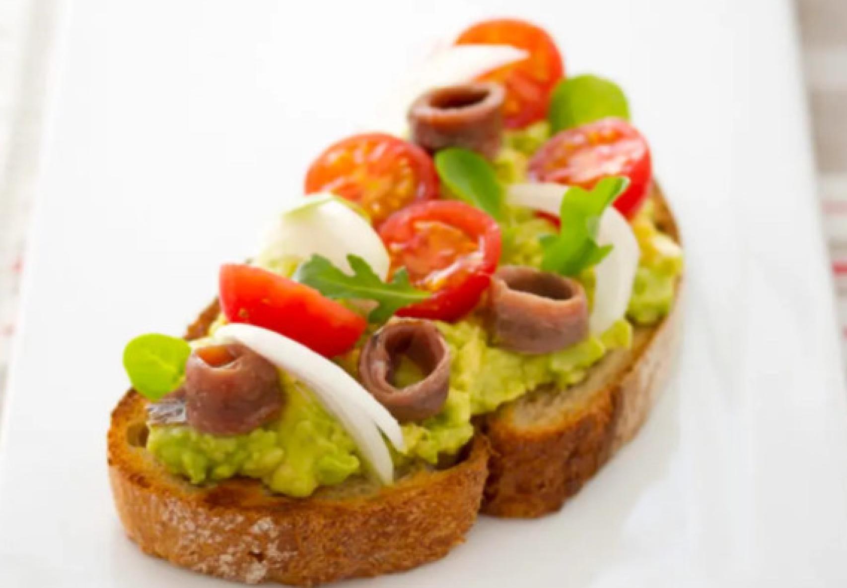 Tostas de aguacate.