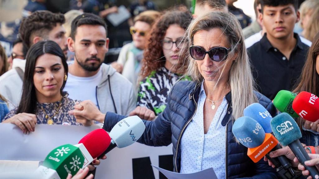 La madre del joven muerto en Palomares, este viernes en Sevilla.