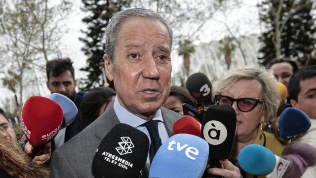 Zaplana llega al juzgado para asistir al juicio.