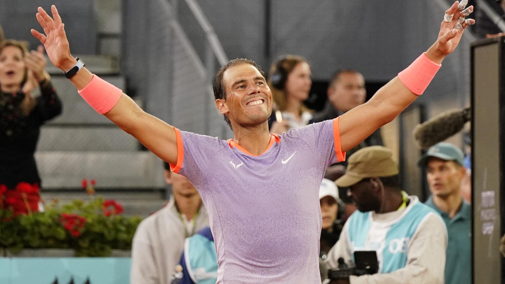 Rafa Nadal, con los brazos en alto.