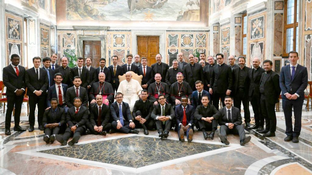 El papa Francisco recibe en audiencia privada a los seminaristas que se forman en la Archidiócesis de Burgos