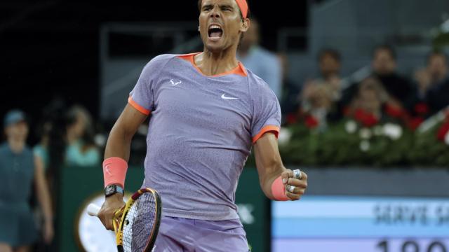 Rafa Nadal celebra el primer set ante De Miñaur.