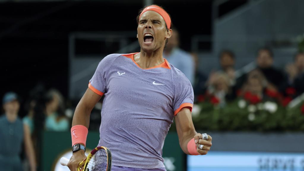Rafa Nadal celebra el primer set ante De Miñaur.