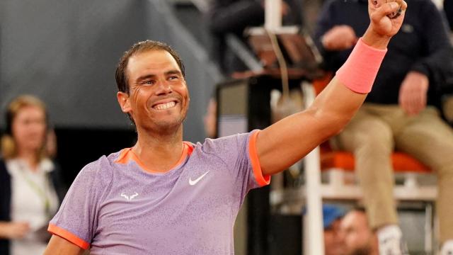 Nadal celebra su triunfo ante De Miñaur en el Mutua Madrid Open.