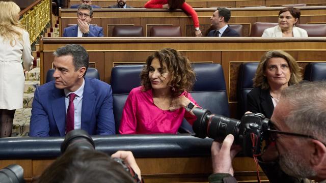 Ribera, vicepresidenta de Transición Ecológica, junto a Montero y Sánchez, el pasado miércoles en el Congreso.