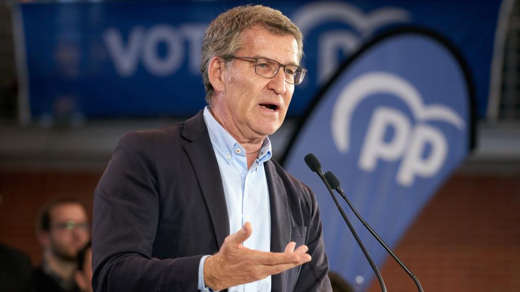 El líder del PP, Alberto Núñez Feijóo, durante un acto de campaña de las elecciones vascas.