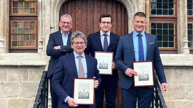 Los representantes de los puertos que han firmado el documento para poner en marcha una red europea.