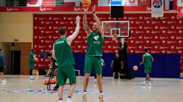 Los jugadores del Unicaja en el último entrenamiento antes de la final de la BCL