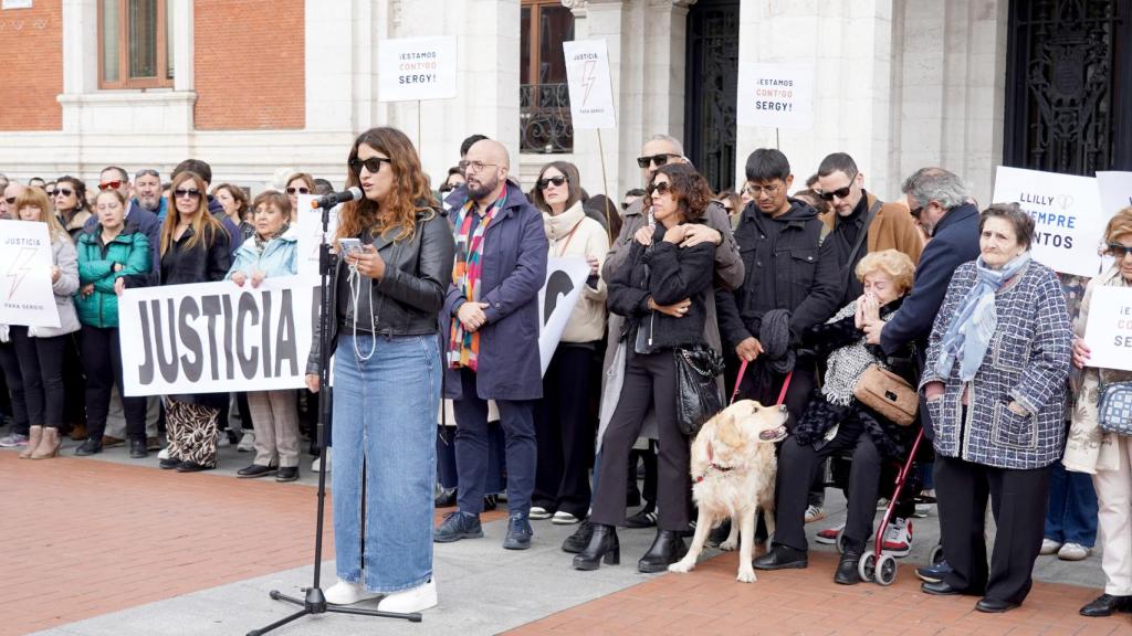 Carla Delgado durante la lectura del comunicado