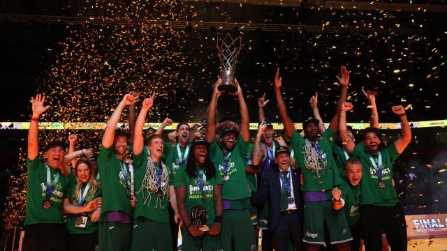 El Unicaja celebra el triunfo ante el Lenovo Tenerife.