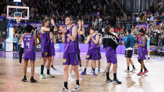 La plantilla del Zunder Palencia pide perdió al público palentino