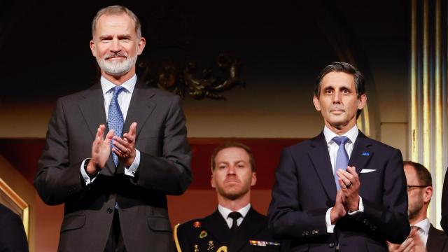 Felipe VI y José María Álvarez-Pallete en la Gala Telefónica 100 años, celebrada en el Teatro Real