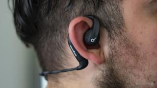 Anker Soundcore AeroFit Pro con su correa