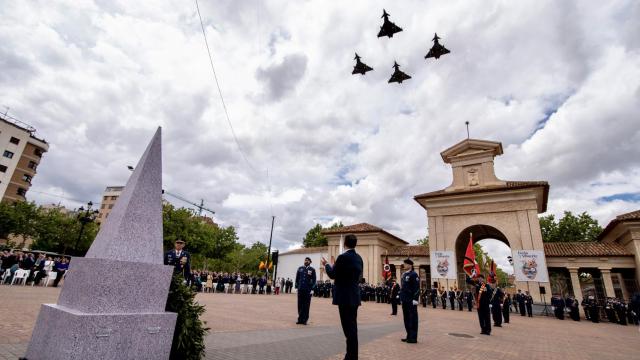 Este domingo se ha celebrado una multitudinaria jura de bandera en Albacete. Fotografías: Ayuntamiento.