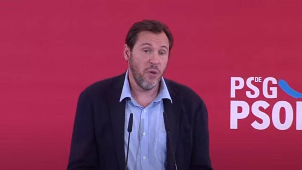 El ministro de Transportes, Óscar Puente, este sábado en Santiago de Compostela,  durante la inauguración del Congreso extraordinario del PSOE gallego.