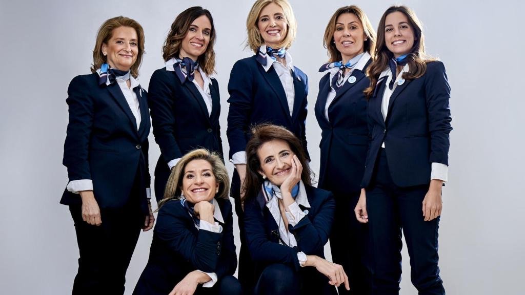 Pía junto a su equipo.