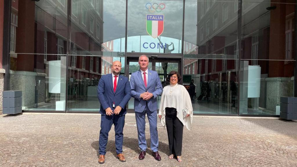 Gian Francesco Lupattelli, presidente de ACES Europa, el alcalde de Segovia, José Mazarías, y Ángela Melo, directora de investigación, ética e inclusión del sector de ciencias humanas de la Unesco