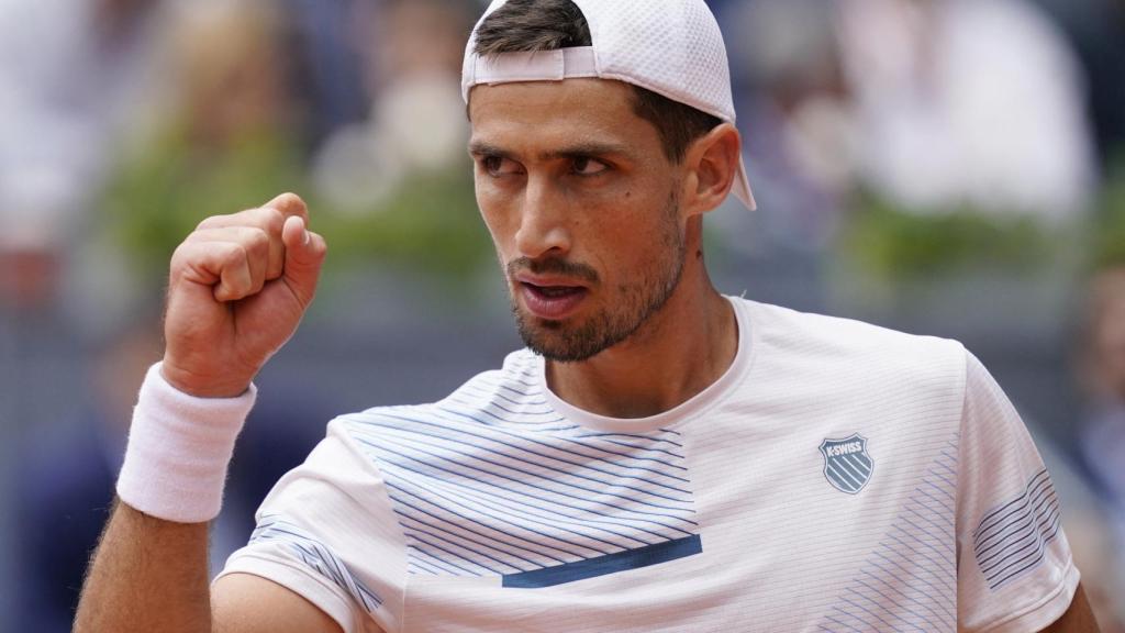 Cachín celebra un punto en el partido ante Rafa Nadal.