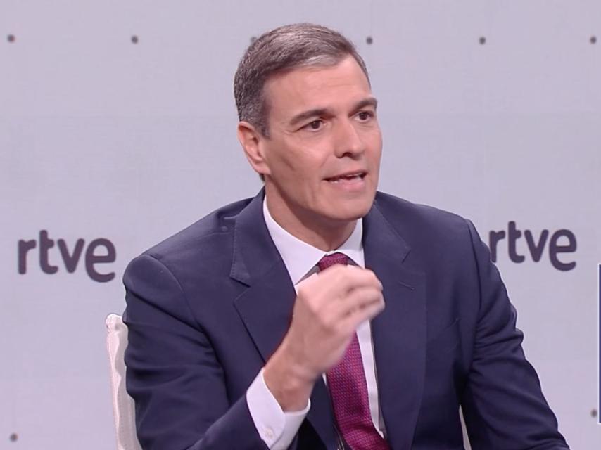 El presidente del Gobierno, Pedro Sánchez, durante la entrevista que ha concedido a TVE.
