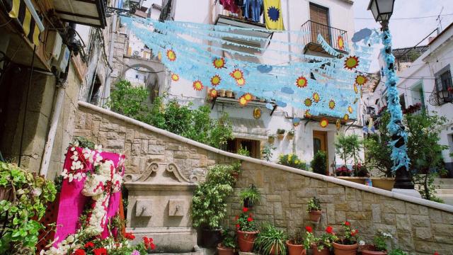 La Fiesta de las Cruces de Mayo en el barrio de Santa Cruz, en una imagen de archivo.