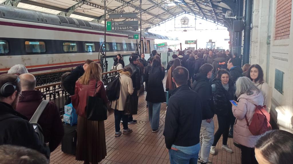 Caos en la estación de tren tras una avería en Chamartín