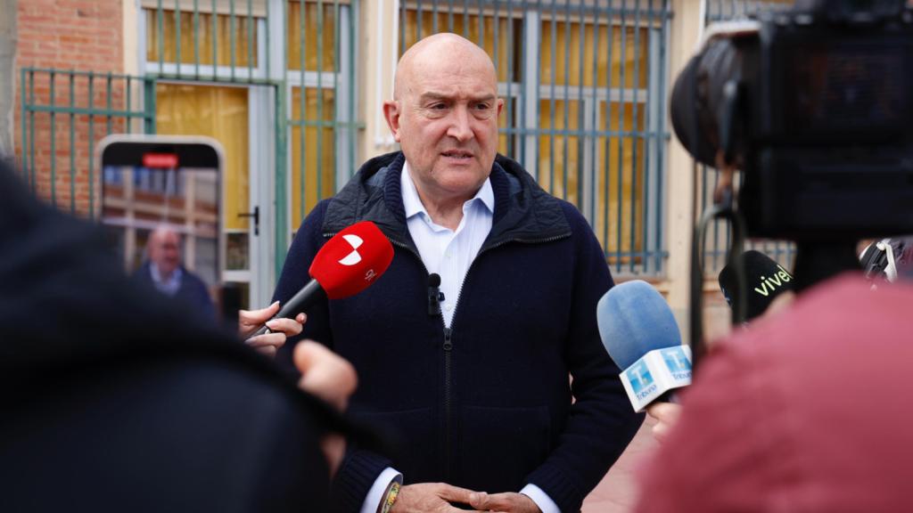 El alcalde de Valladolid, Jesús Julio Carnero, en declaraciones tras conocer la decisión de Pedro Sánchez de continuar en el Gobierno