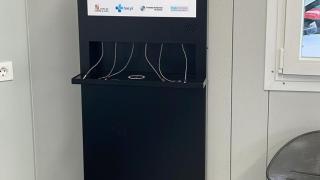 Puntos de recarga para móviles gratuitos del Hospital Virgen de la Concha