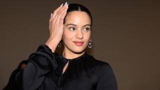 Esta es la combinación de prendas que ama Rosalía (y querrás copiar esta primavera)