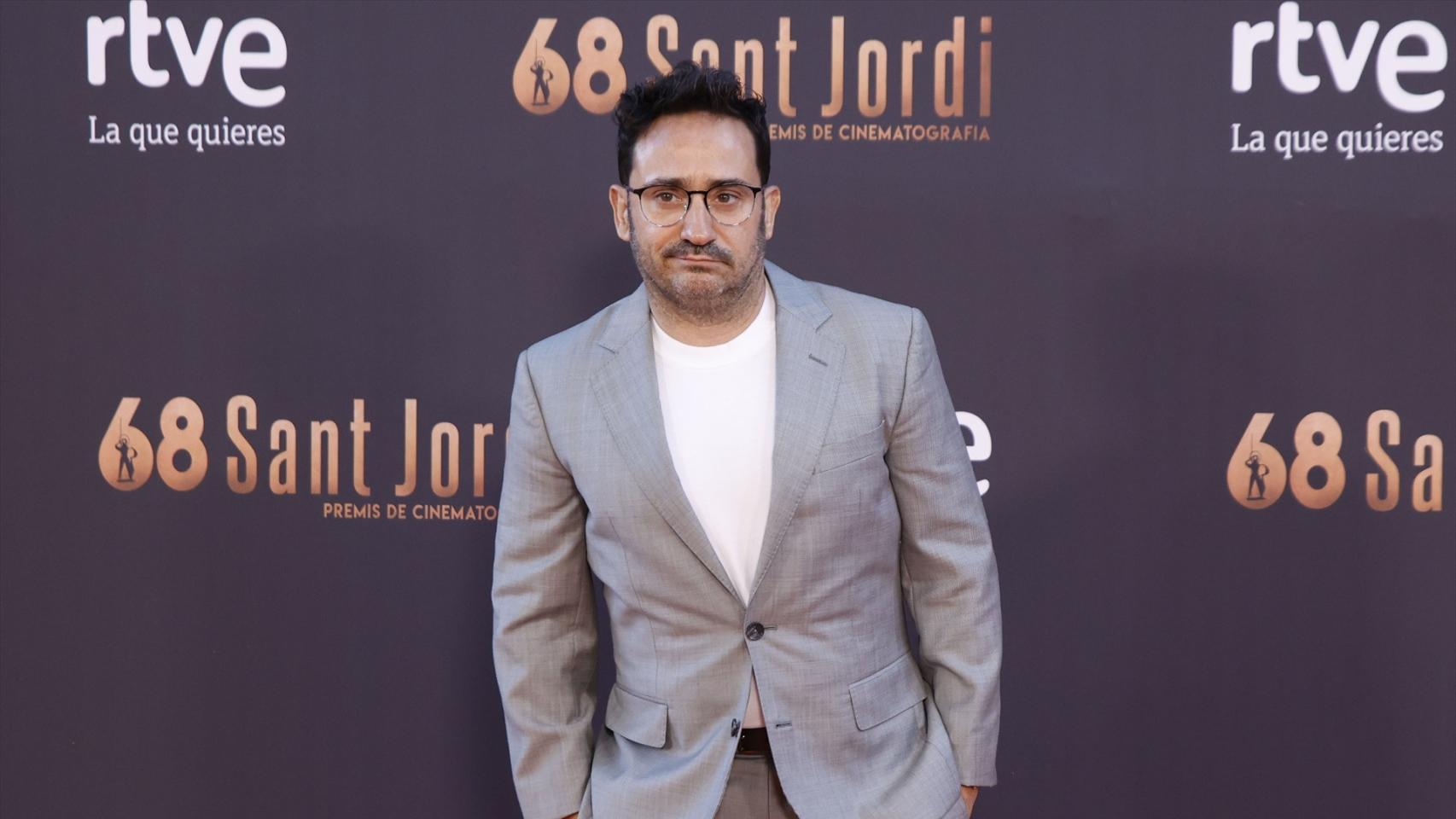 Juan Antonio Bayona posa durante el photocall de la 68ª edición de los premios RNE Sant Jordi de Cinematografía, a 24 de abril de 2024. Foto: Kike Rincón / Europa Press