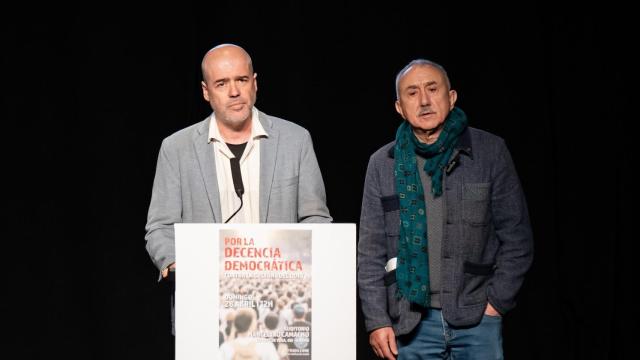 El secretario general de CCOO, Unai Sordo (i), y el secretario general de UGT, Pepe Álvarez (d), en una imagen de archivo.