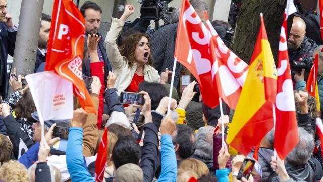 María Jesús Montero, durante las concentraciones en la calle Ferraz, en Madrid, el pasado sábado.
