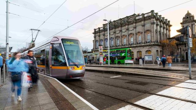 Tranvía gestionado por la Autoridad Nacional del Transporte (NTA) de Irlanda.