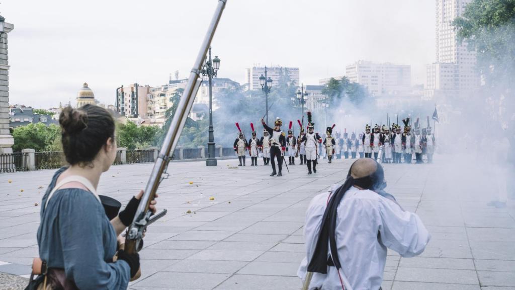 Recreación histórica por el 2 de Mayo en la Plaza de Oriente de Madrid.
