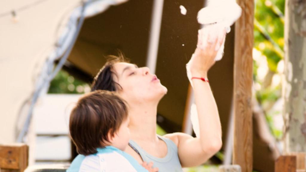 Una de las actividades con espuma en el 'Family Day' del Autocine de Madrid.