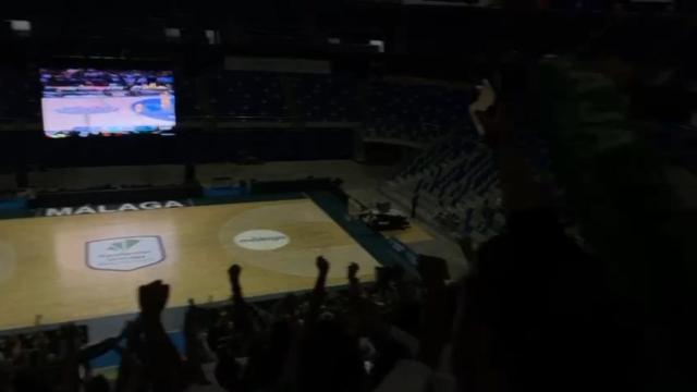 La afición del Carpena eufórica al finalizar el partido contra el Lenovo Tenerife