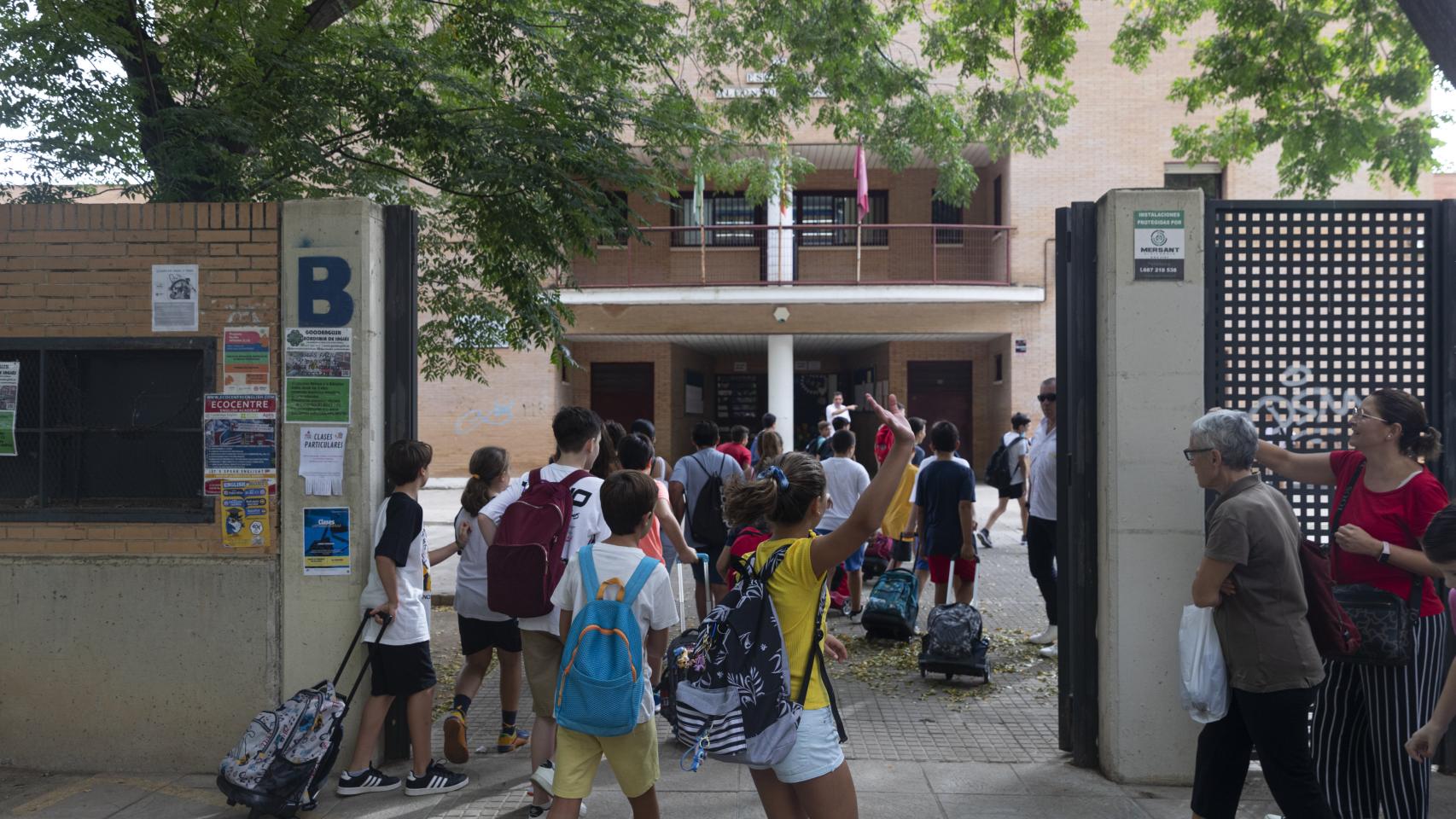 La entrada al CEIP Alfonso Grosso, ubicado en Pino Montano.