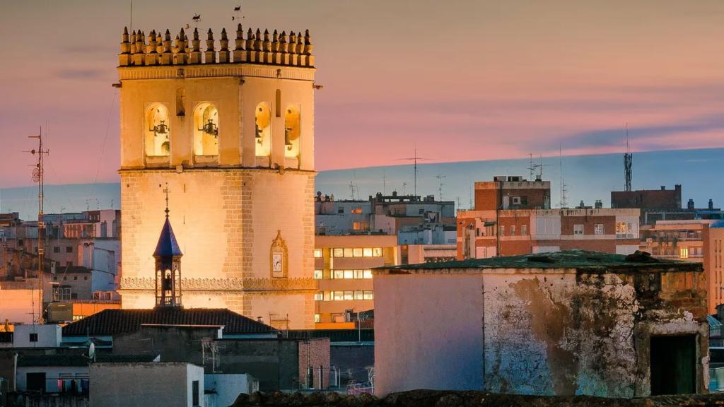Catedral de Babajoz al anochecer.