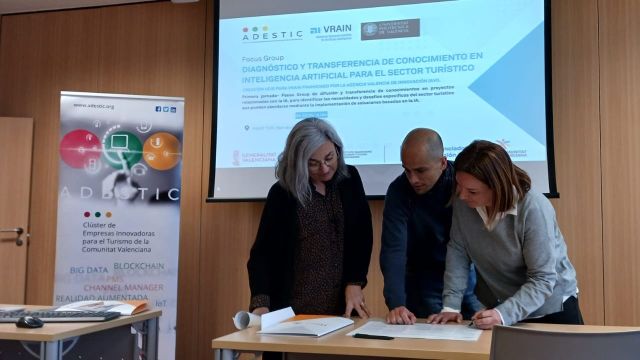Momentos de las jornadas sobre el Turismo valenciano.