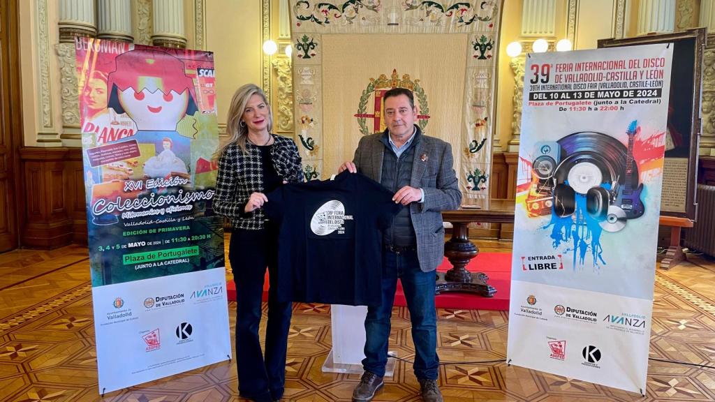 La concejala de Educación y Cultura, Irene Carvajal, presenta la feria disco y coleccionismo