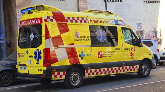 ARCHIVO - Ambulancia de emergencias sanitarias del Sacyl