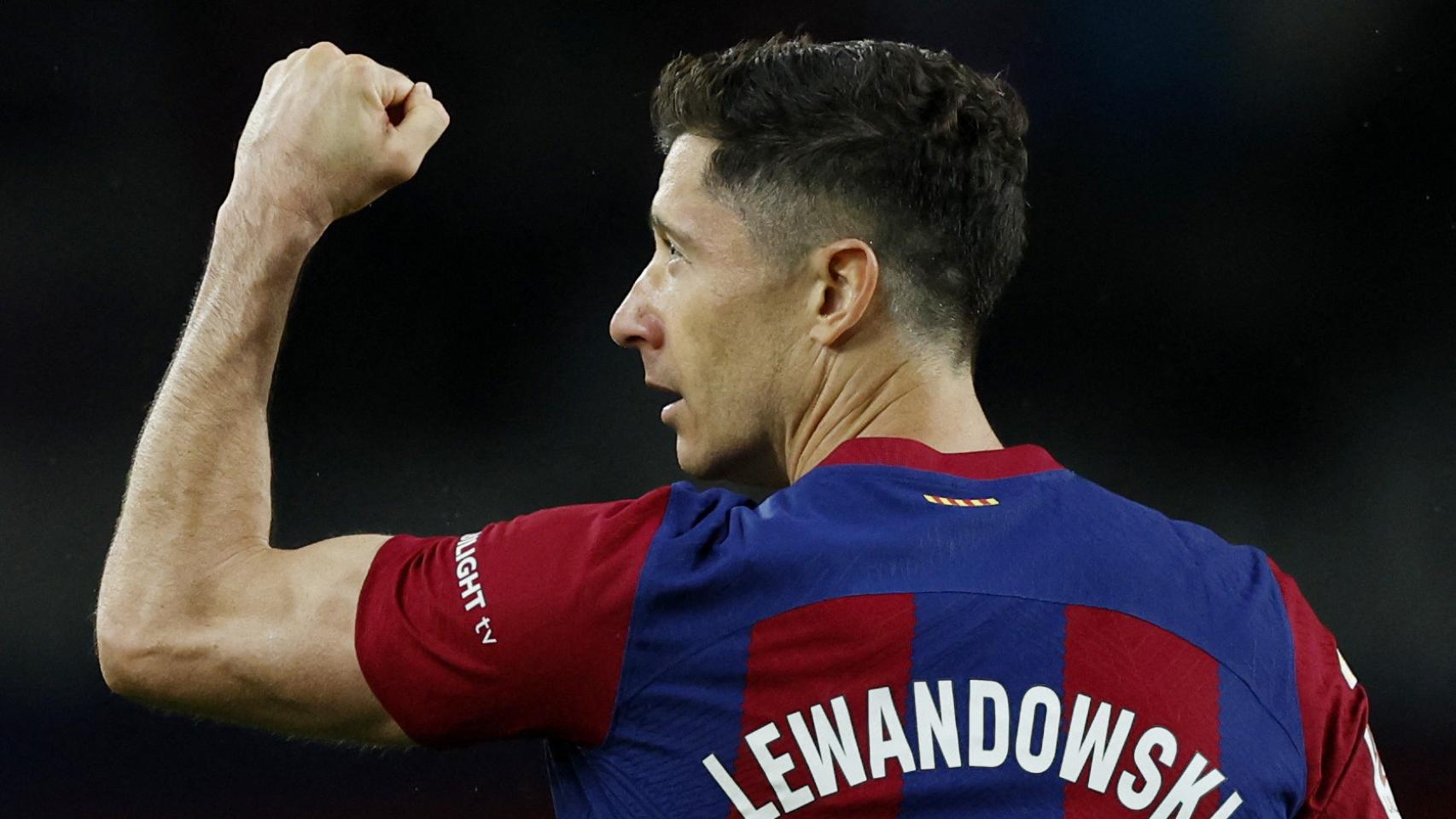 Lewandowski celebra uno de sus goles ante el Valencia.