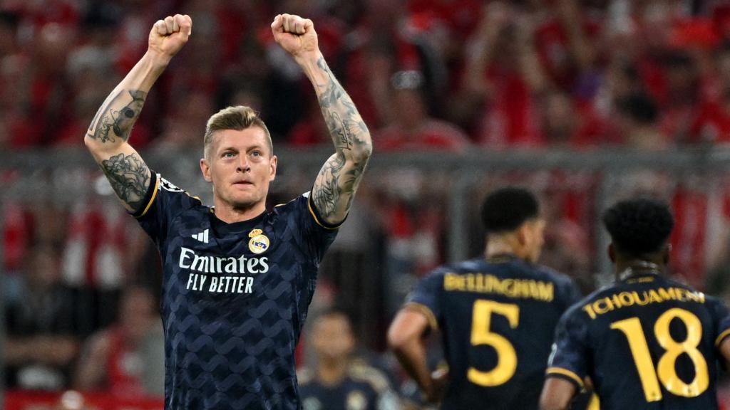 Toni Kroos celebra el gol de Vinicius frente al Bayern de Múnich.