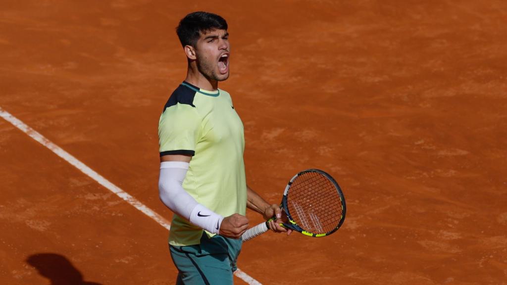 Alcaraz celebra el triunfo ante Struff.