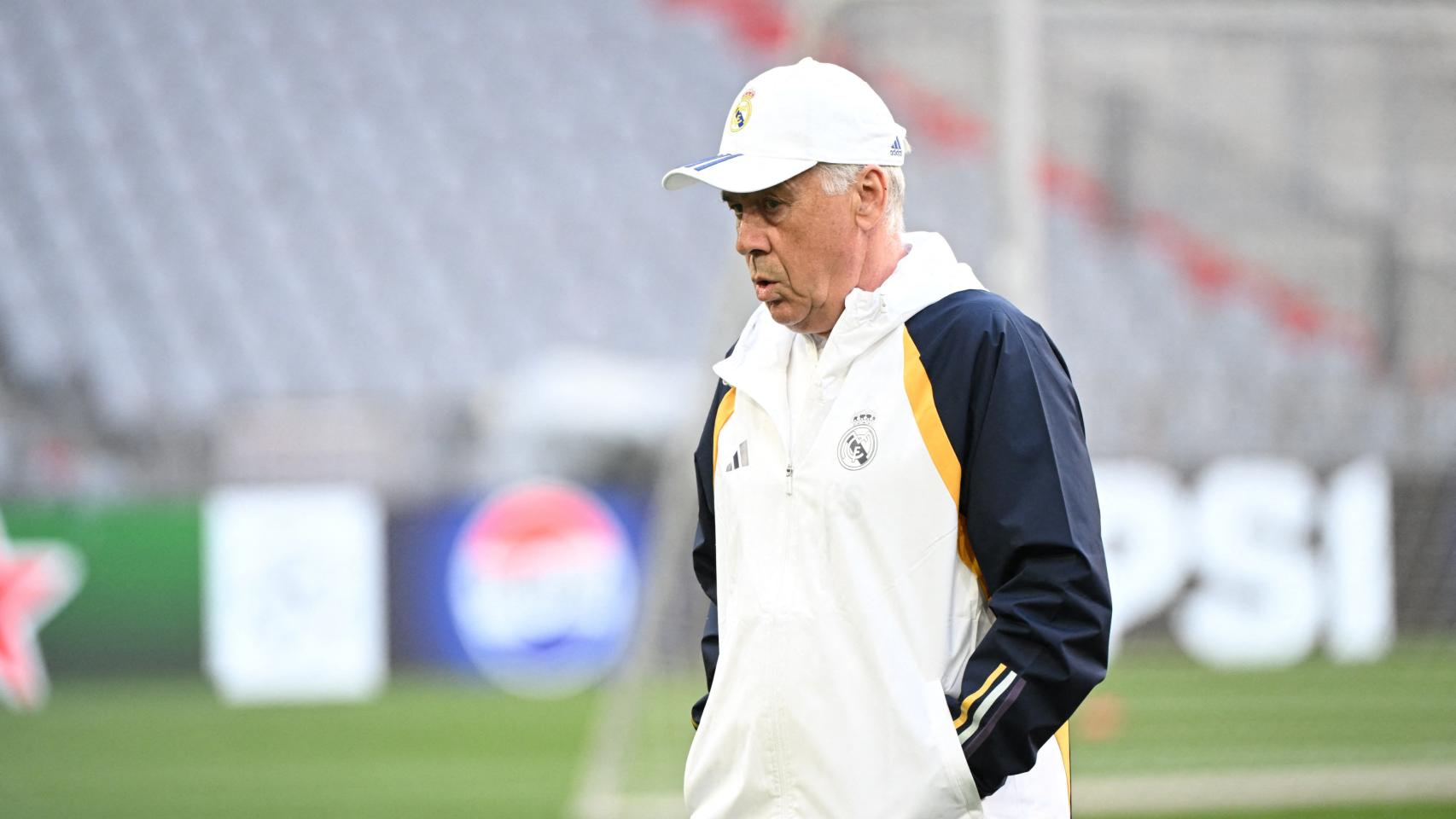 Ancelotti, durante un entrenamiento previo al Bayern - Real Madrid.