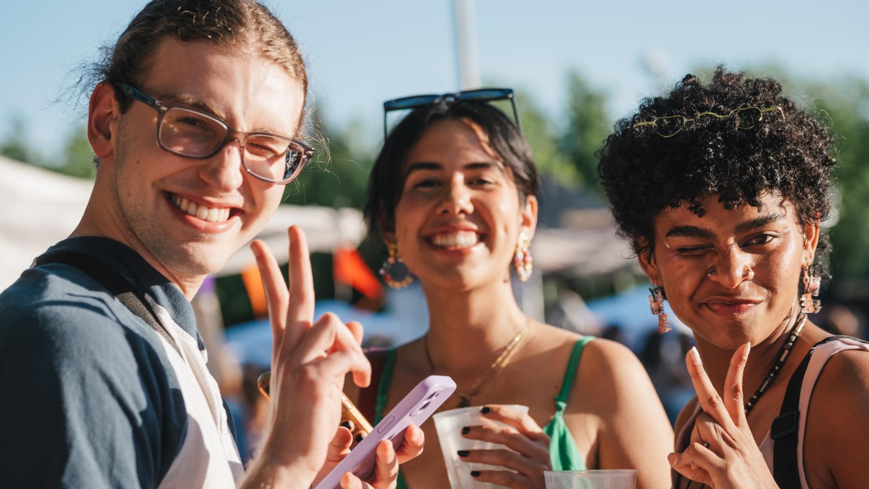 Mucha música, bailes y diversión en el 'Aperitindie' de Toledo: las mejores fotografías del festival