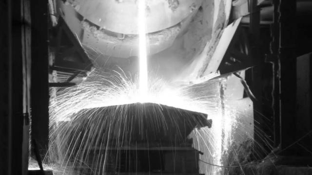 ¿Por qué en el país del sol la industria trabaja de noche?