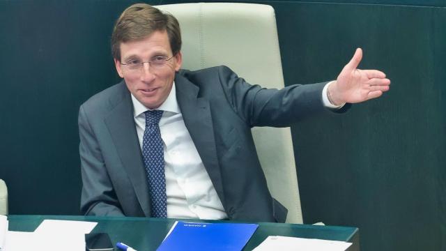 El alcalde de Madrid, José Luis Martínez-Almeida, durante el pleno de este martes.