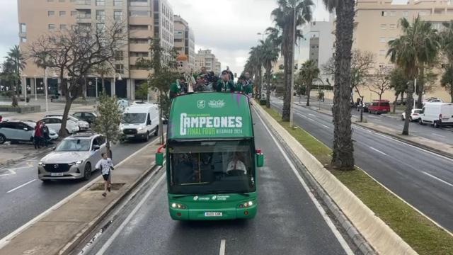 Sofía corriendo junto al Unicaja.